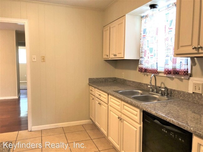 Building Photo - 4 br, 2 bath House - 2860 Donald Drive