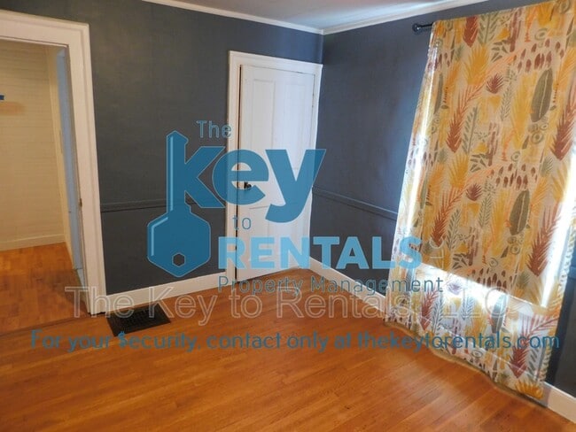 Building Photo - 321 N Main St