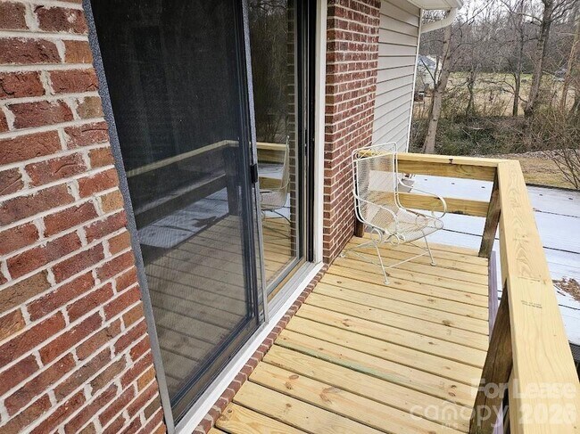 Building Photo - 1540 Cooper Ave