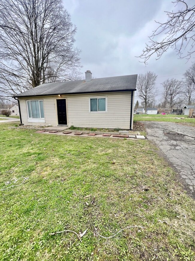 Building Photo - New Listing! 3 bedroom House!