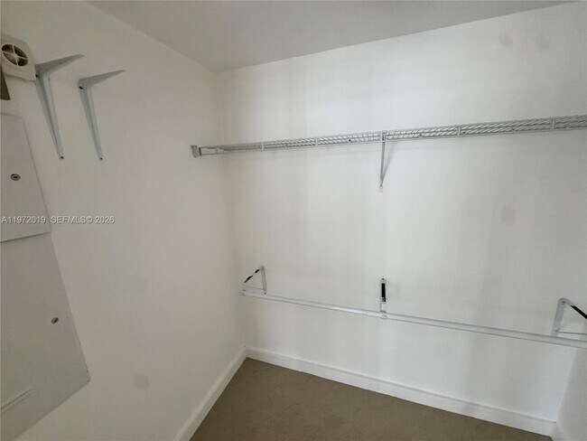 Building Photo - 495 Brickell Ave