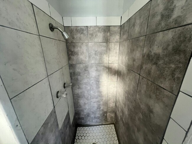 Building Photo - 138 Southland Ct