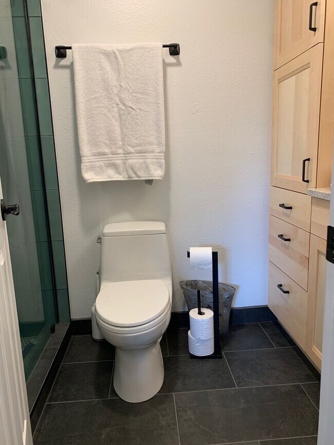 Building Photo - Turnkey 2 BDR/2BA Boulder Condo