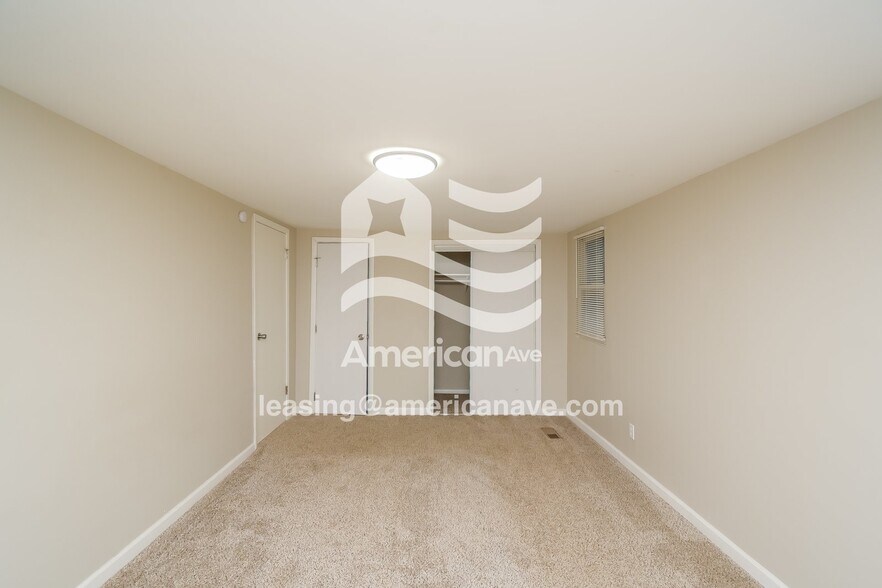 Building Photo - 1227 E 4th St