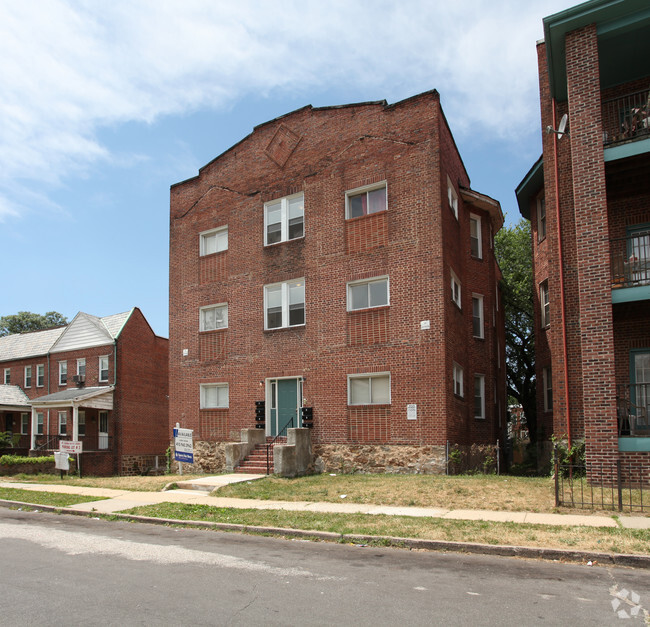 Building Photo - 2300 Ocala Ave