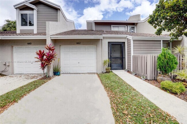 Building Photo - 662 Woodgate Ln