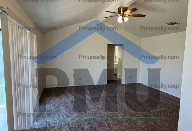 Building Photo - AVAILABLE NOW!!! Charming 3 Bed 1.5 Bath i...