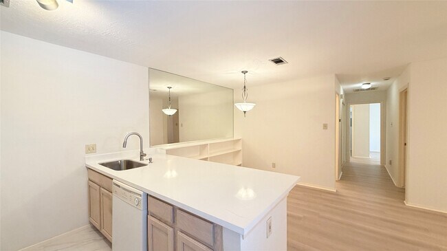 Building Photo - 10555 Turtlewood Ct