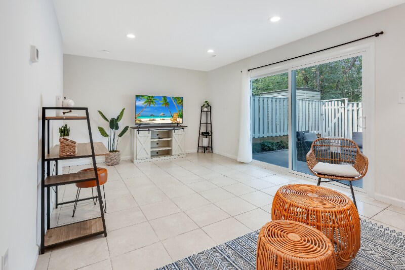 Primary Photo - 428 Reneau Way