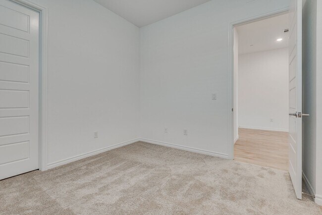 Building Photo - Single story in the exclusive master planned community of Heritage in Stonebridge!