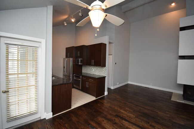 Building Photo - Quiet 2 Bed Millcreek Condo with Beautiful Mountain Views!