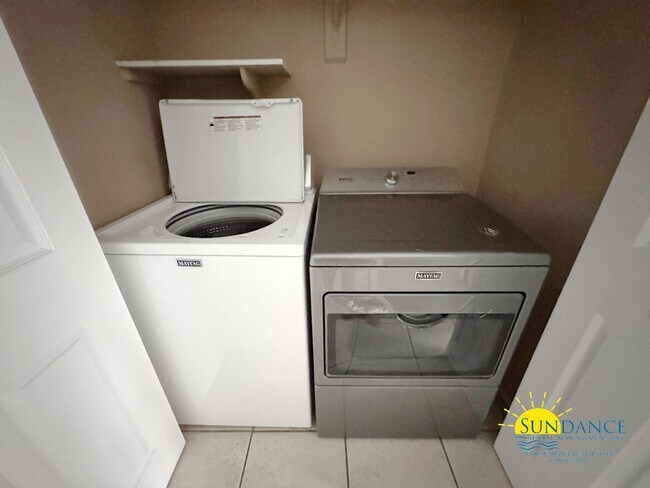 Building Photo - Charming Downtown Condo in Fort Walton Beach!