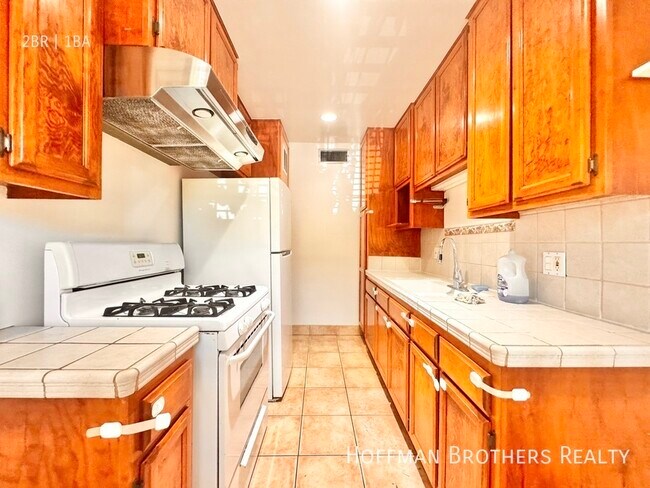 Building Photo - 1278 N Van Ness Ave