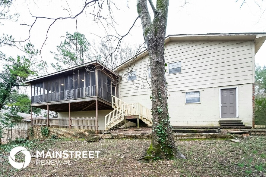 Building Photo - 1316 Falcon Dr