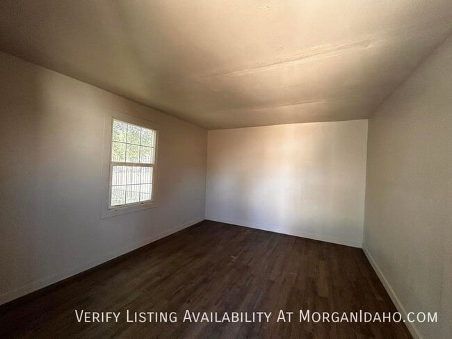 Building Photo - 516 18th Ave N