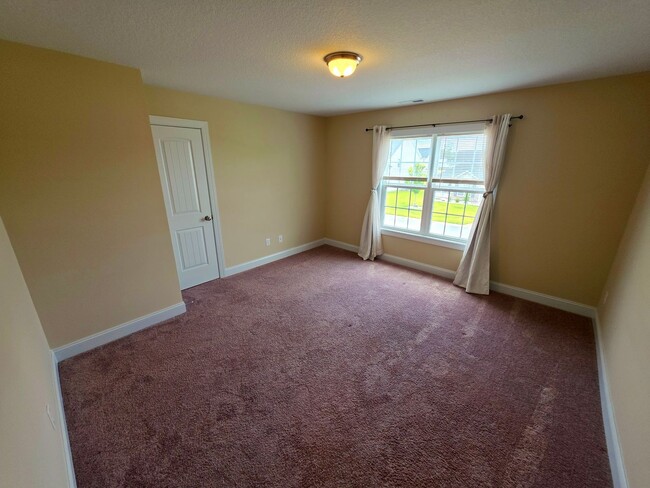 Building Photo - 4 BD in Stateside
