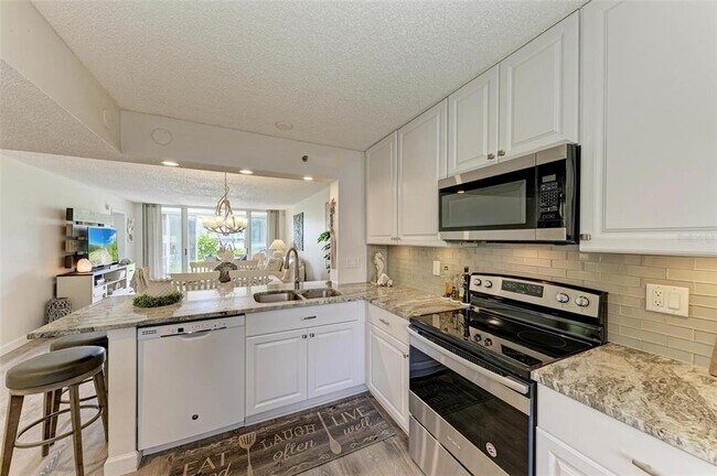 Building Photo - 4480 Fairways Blvd