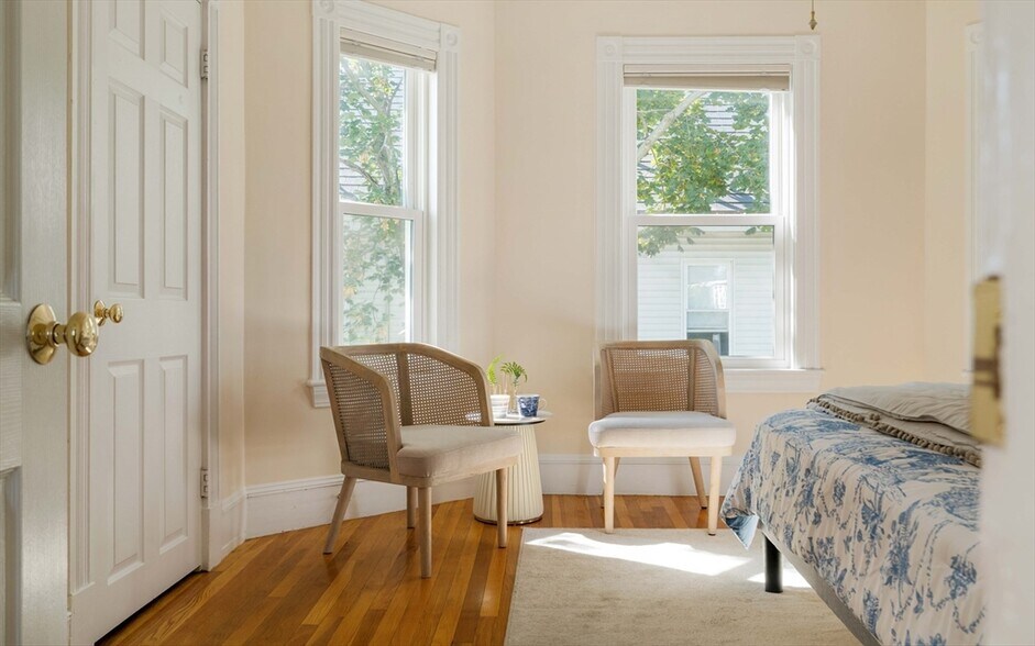 Building Photo - 112 College Ave