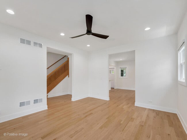 Building Photo - 37 7th Ave