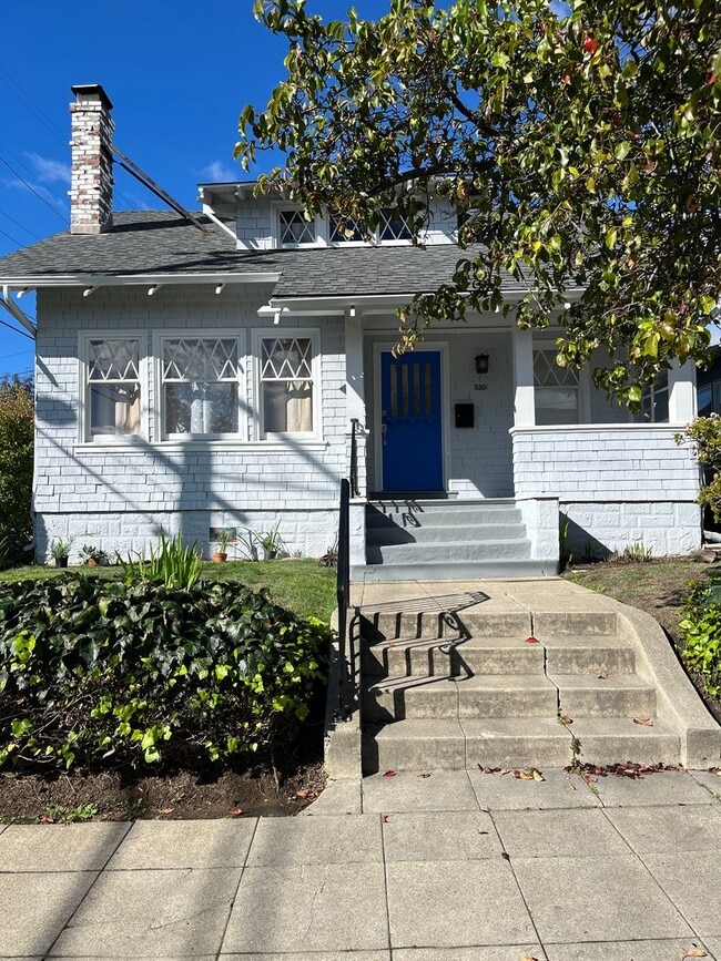 Building Photo - Beautiful Centrally Located Rockridge Craf...