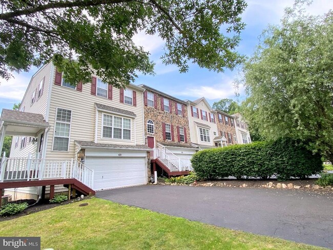 Building Photo - 201 Yorktown Ct