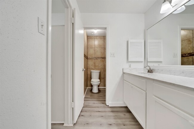 Building Photo - 22102 Breezy Hill Dr