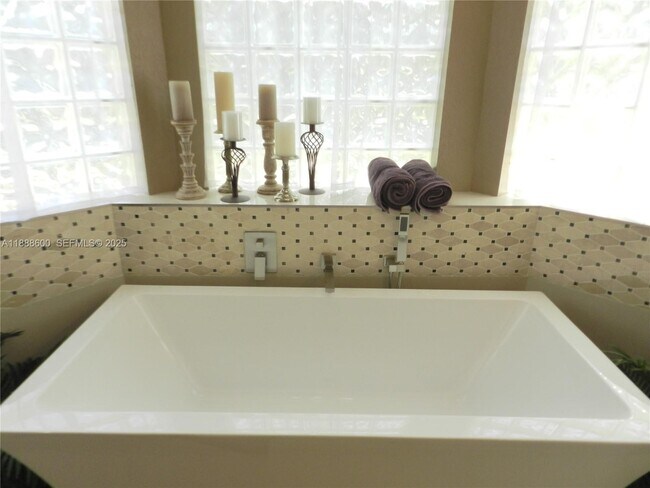 Building Photo - 210 La Costa Ct