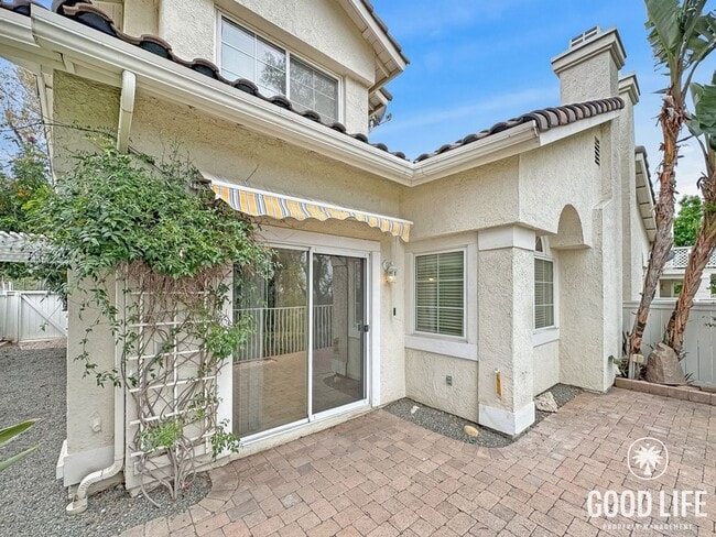 Building Photo - Fully Renovated End-Unit 3BD/2.5BA in Lake Forest with Views, Private Yard & 2-Car Garage
