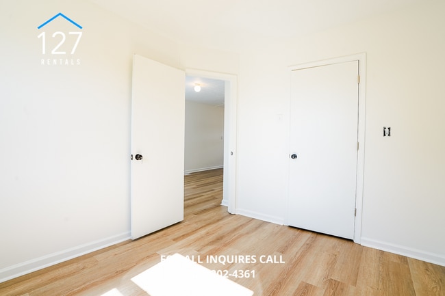 Building Photo - Charming Renovated 1-Bedroom Apartment in Madison Heights!