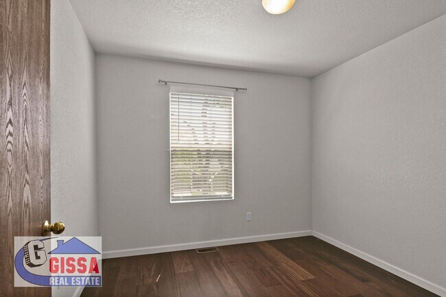 Building Photo - Cute home with engineered hardwood flooring throughout is available now!