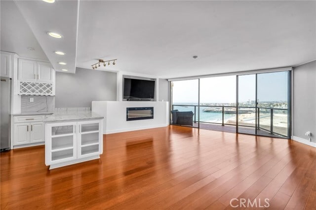 Building Photo - 531 Esplanade