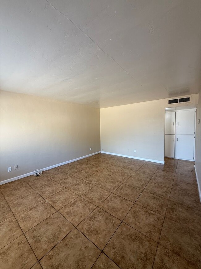 Building Photo - 2114 Brundage Ln