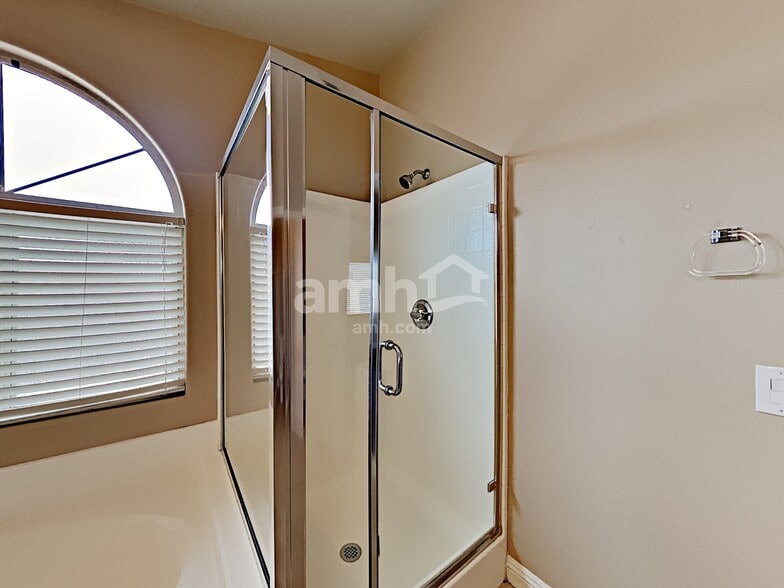 Building Photo - 8813 Red Fox Dr