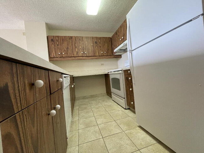 Building Photo - MOTT SMITH LANILOA 1/1/1, W/D, A/C, D/W, e...