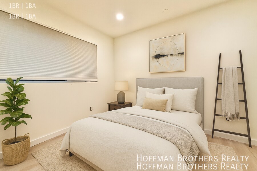 Building Photo - 3245 Drew St