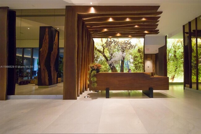 Primary Photo - 1010 Brickell Ave