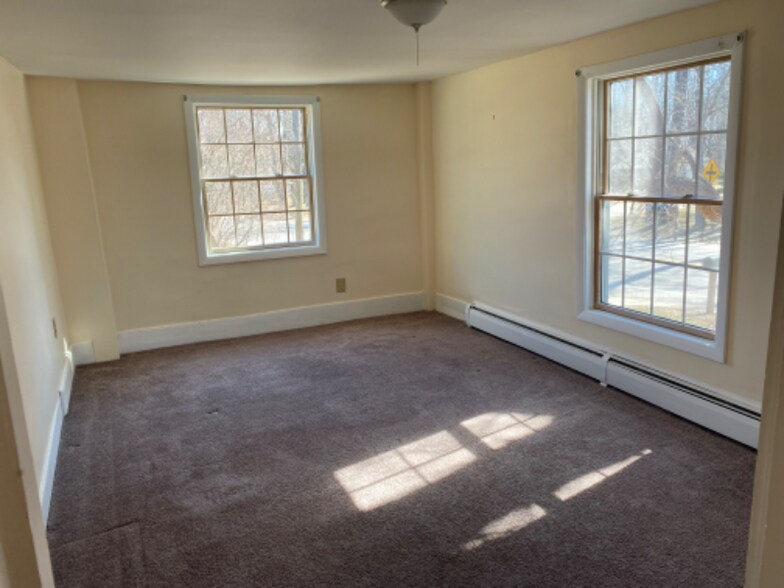 Building Photo - 469 River Rd