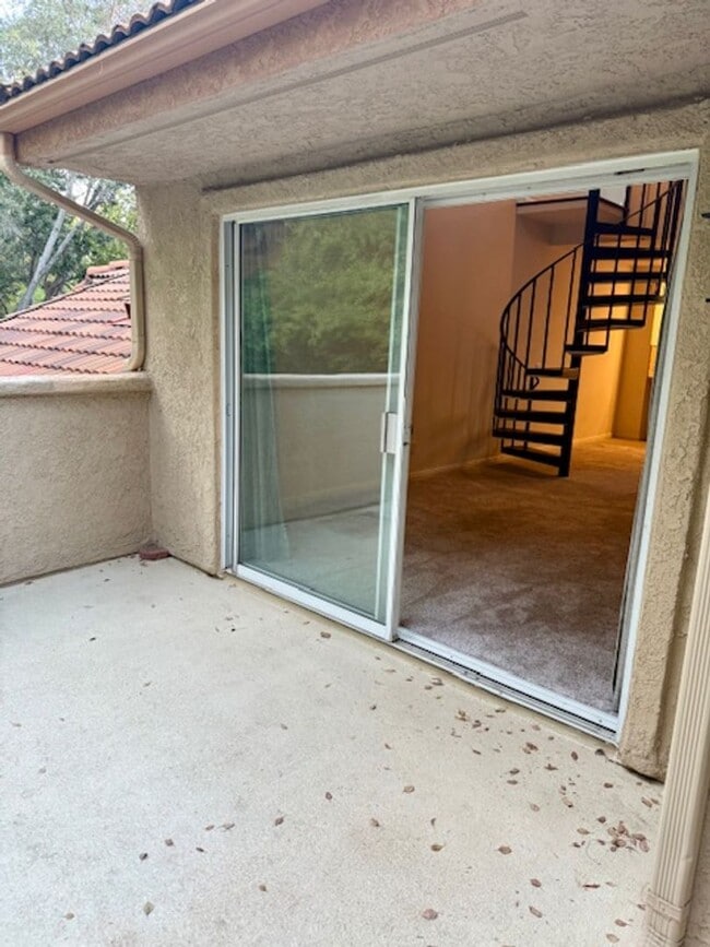 Building Photo - Beautiful Condo in Gated Community