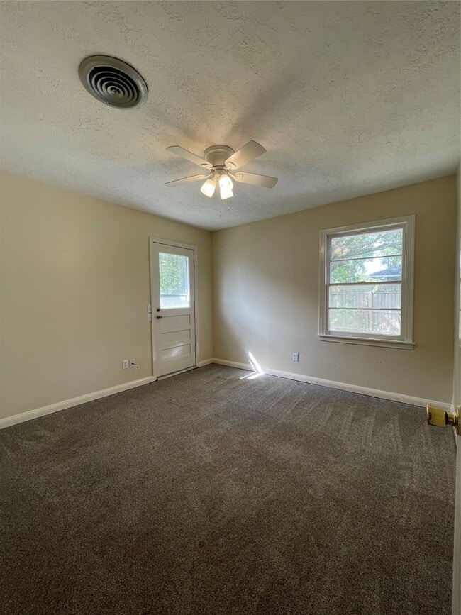 Building Photo - 140 Laurel St