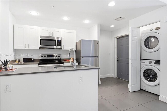Primary Photo - 541 NW 33rd St