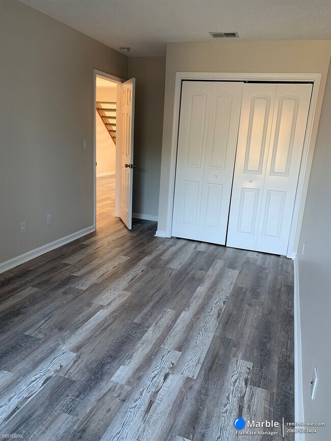 Building Photo - 3 br, 1 bath Townhome - 1426 Dighton Ct