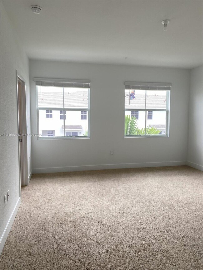 Building Photo - 125 SW 171st Terrace