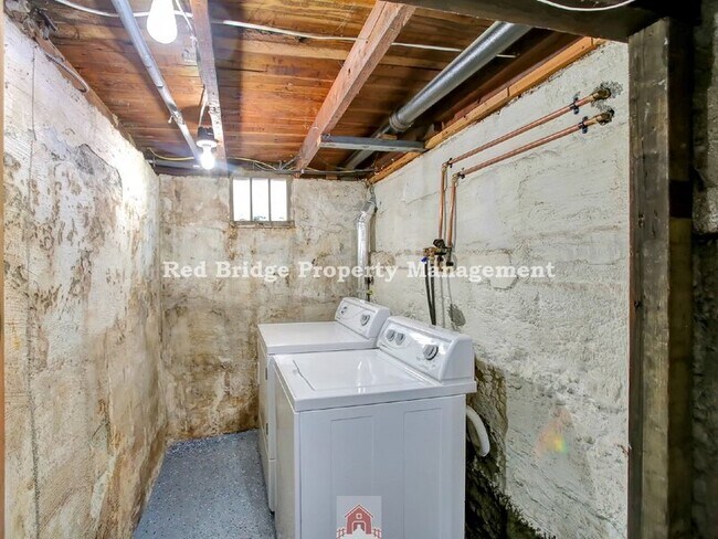 Building Photo - 5022 NE 23rd Ave