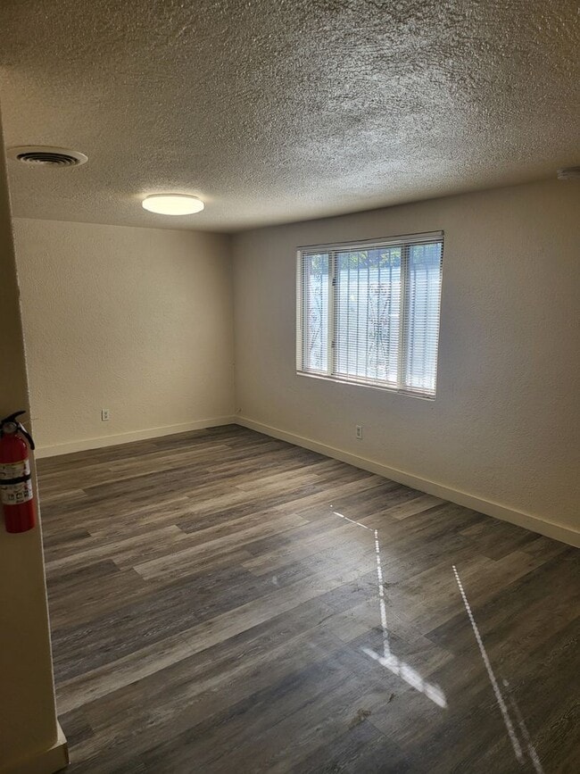 Building Photo - 721 Santa Fe Ave SW