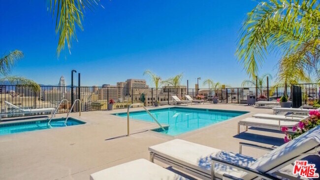 Building Photo - 312 W 5th St