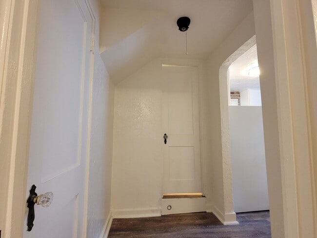 Building Photo - One Bedroom - Garfield District - Classic ...