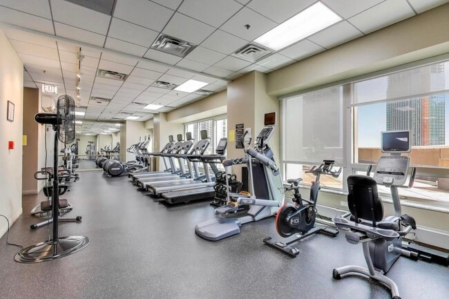 Building Photo - 512 N McClurg Ct