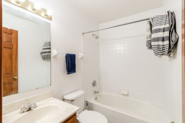 Building Photo - 8370 Payson Dr