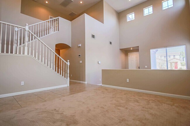 Building Photo - IMMACULATE 5 BEDROOM HOME!