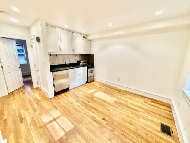 Building Photo - 11 Thacher Ct